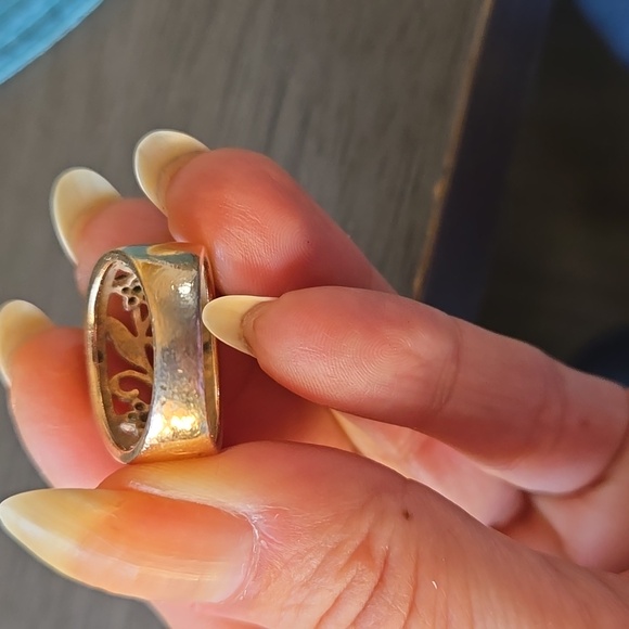 Elegant Gold and Silver Floral Ring. Size 8 - Picture 6 of 7